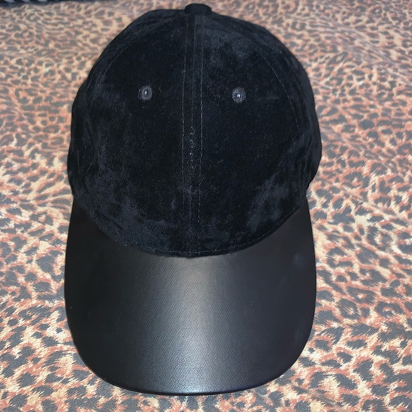 Suede cap - Picture 2 of 5